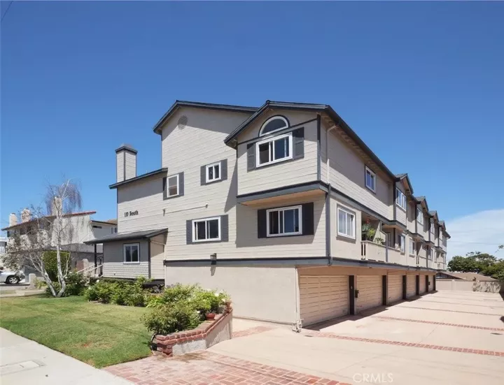 Property Photo:  110 S Prospect Avenue 6  CA 90277 