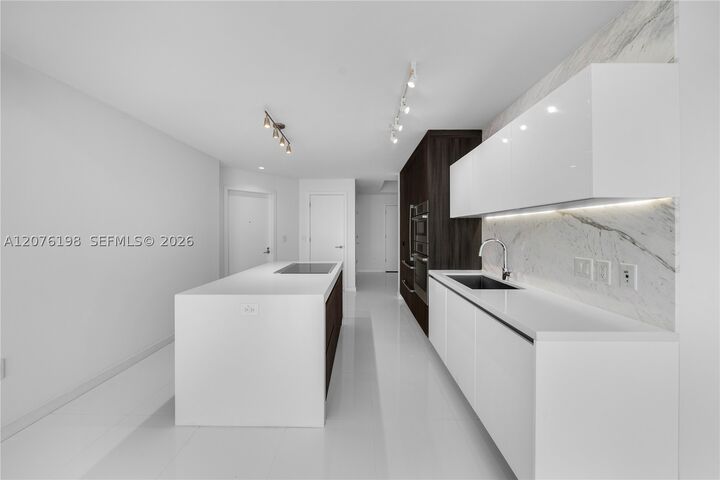 Property Photo: 851 NE 1st Ave 2106 FL 33132