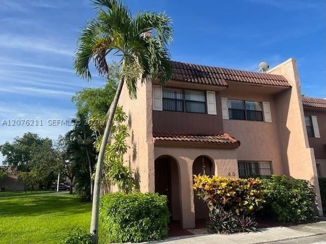 Property Photo:  40 Madrid Ln 1-11  FL 33324 