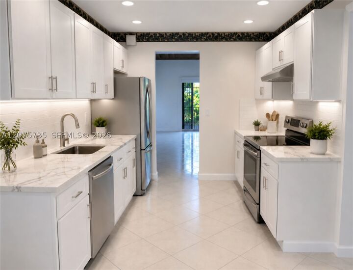 Property Photo:  6777 Tiburon Cir  FL 33433 