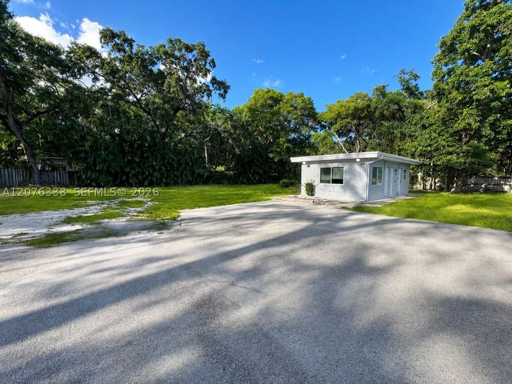 Property Photo:  3981 SW 58th St B  FL 33312 