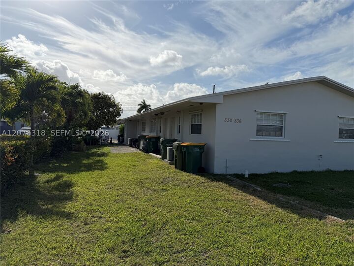 Property Photo:  834 NE 5th Ave 834  FL 33030 