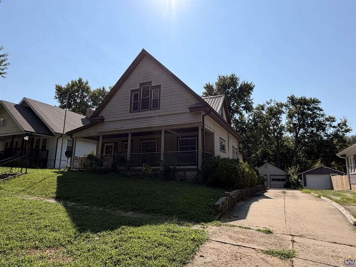 Property Photo:  613 Pennsylvania Ave  KS 66436 