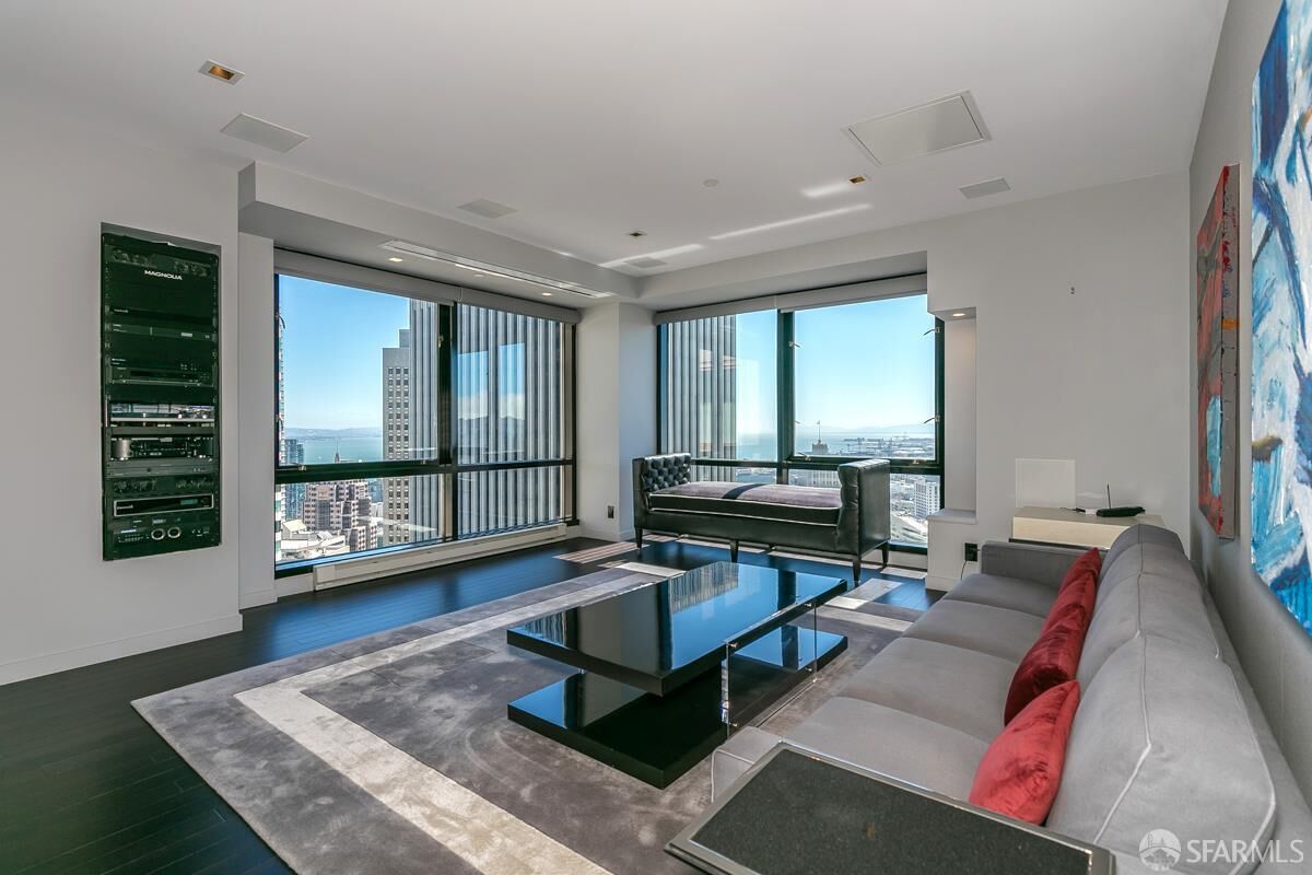Property Photo:  333 Bush Street 3903  CA 94104 