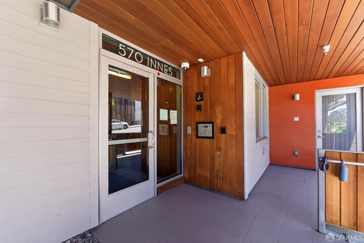 Property Photo:  570 Innes Avenue 302  CA 94124 