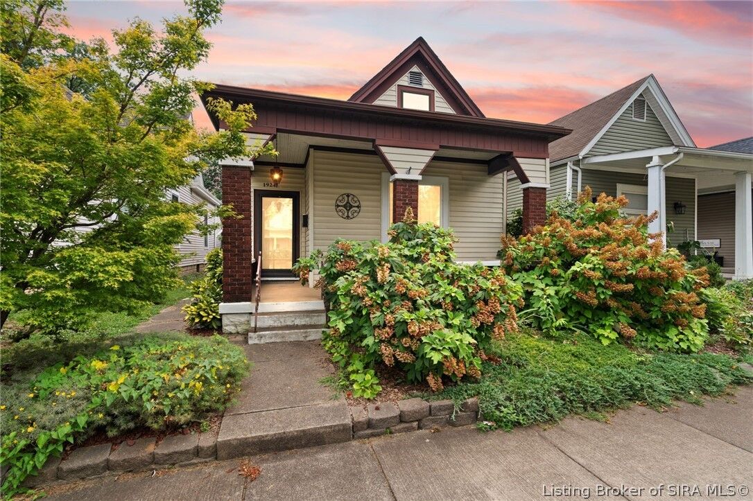 Property Photo: 1924 E Spring Street IN 47150