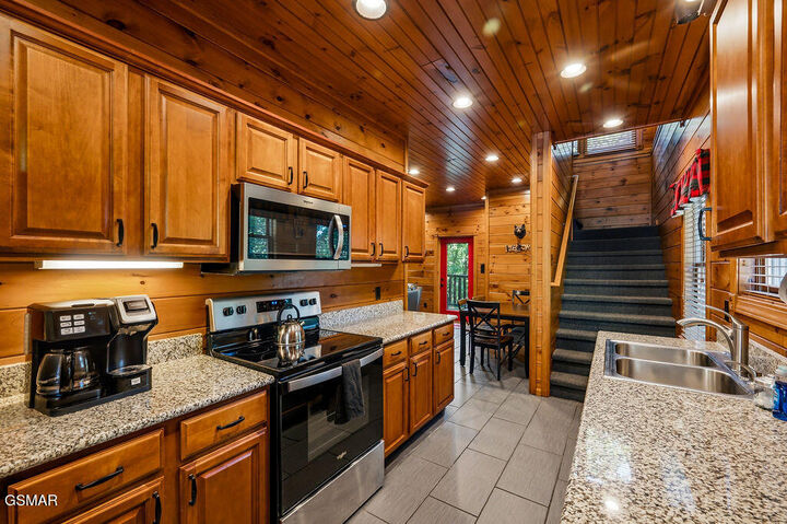 Property Photo:  807 Great Smoky Way  TN 37738 