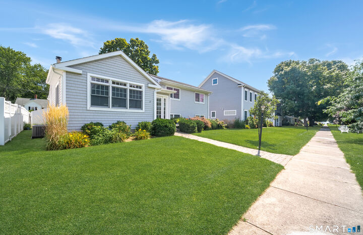 Property Photo:  4 East Walk  CT 06413 