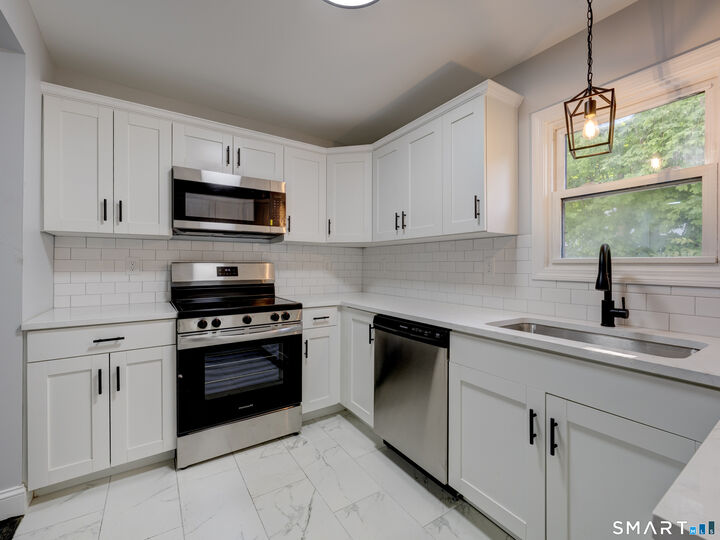 Property Photo:  46 Middlefield Street  CT 06457 