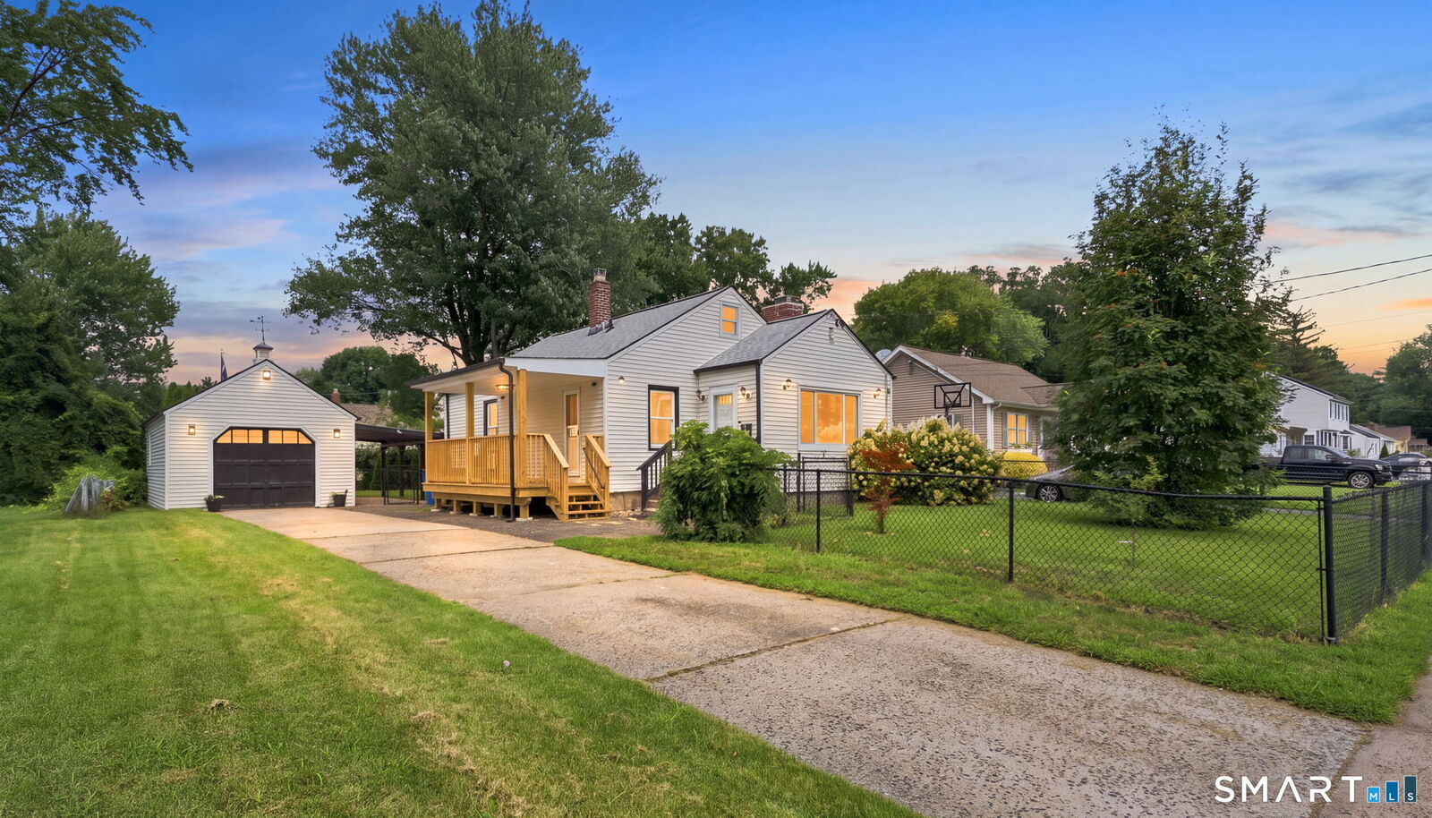 Property Photo:  134 Oxford Drive  CT 06118 