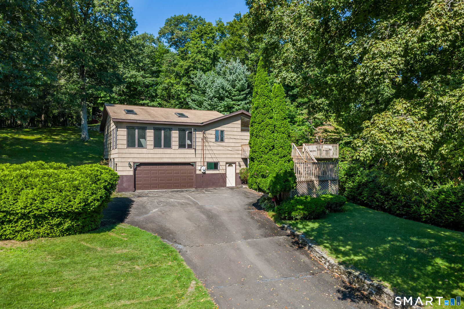 Property Photo: 1 Hayestown Heights CT 06811