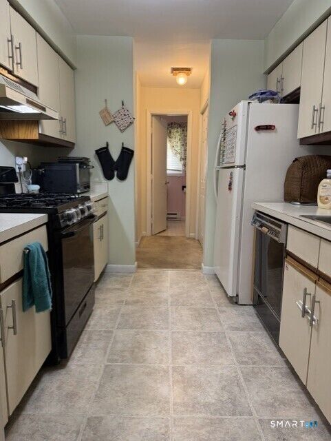 Property Photo:  43 Twin Oaks 43  CT 06776 