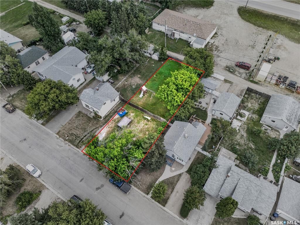 Property Photo:  114 9th Street  SK S0K 2A0 