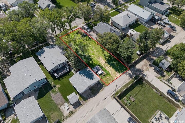 Property Photo:  210 McLeod Avenue E  SK S0E 1A0 