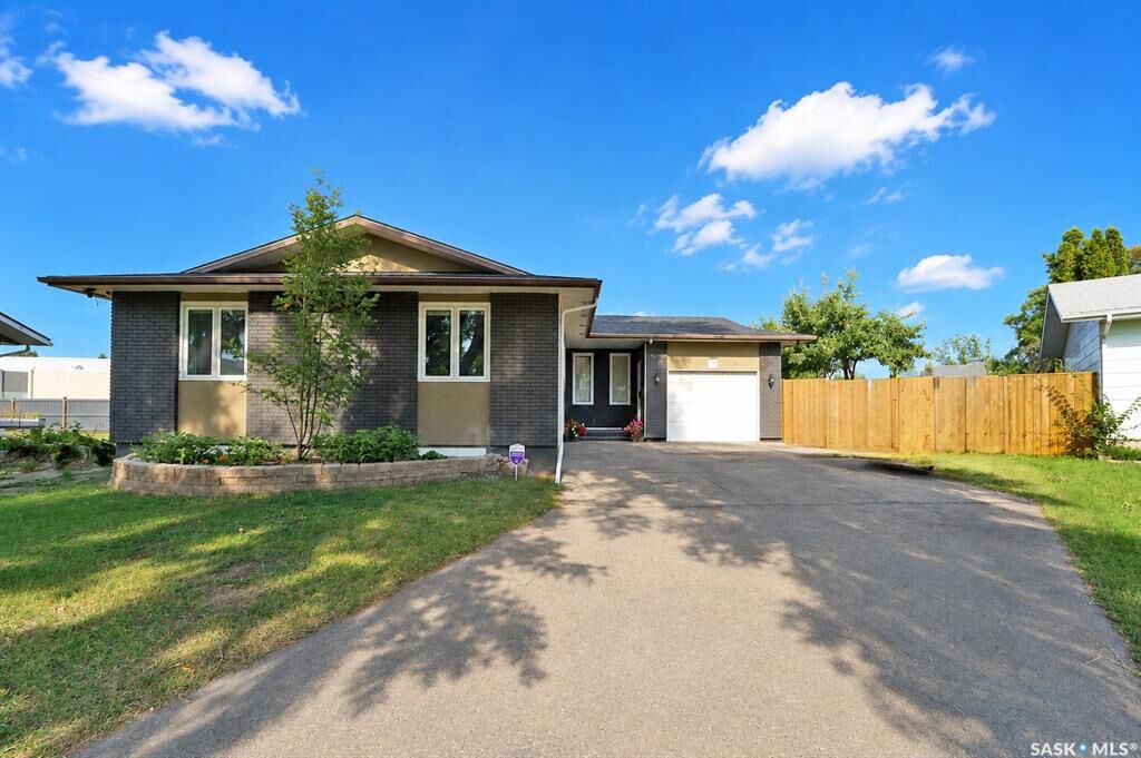 Property Photo:  19 Barr Place  SK S7M 4G1 