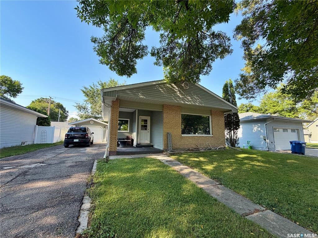 Property Photo:  1103 Windover Avenue  SK S0G 3N0 