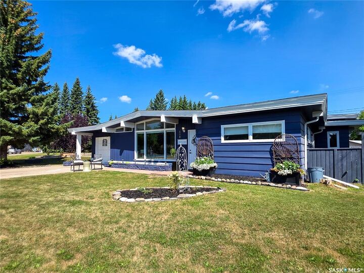 Property Photo:  808 Prince Edward Street  SK S0A 2P0 