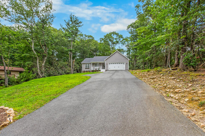 Property Photo: 225 Matterhorn VA 24328