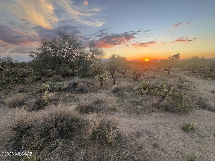 Property Photo:  