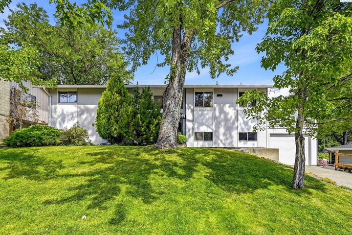 Property Photo: 1530 NW Hall Drive WA 99163