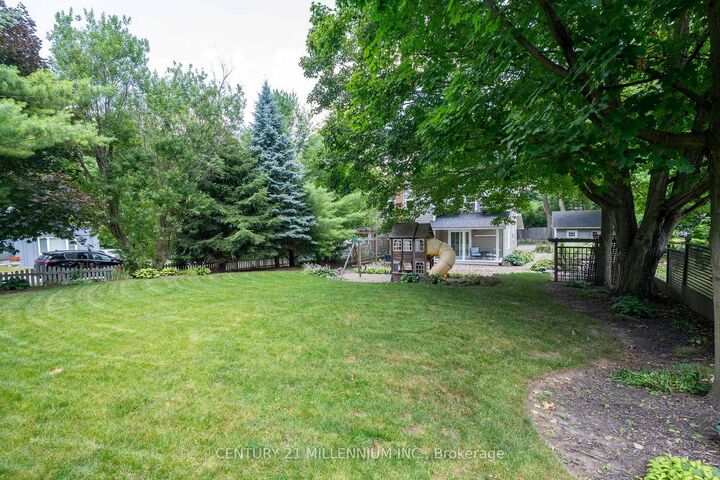 Photo de la propriété: 255 Macdonald Street ON L7C 1L8