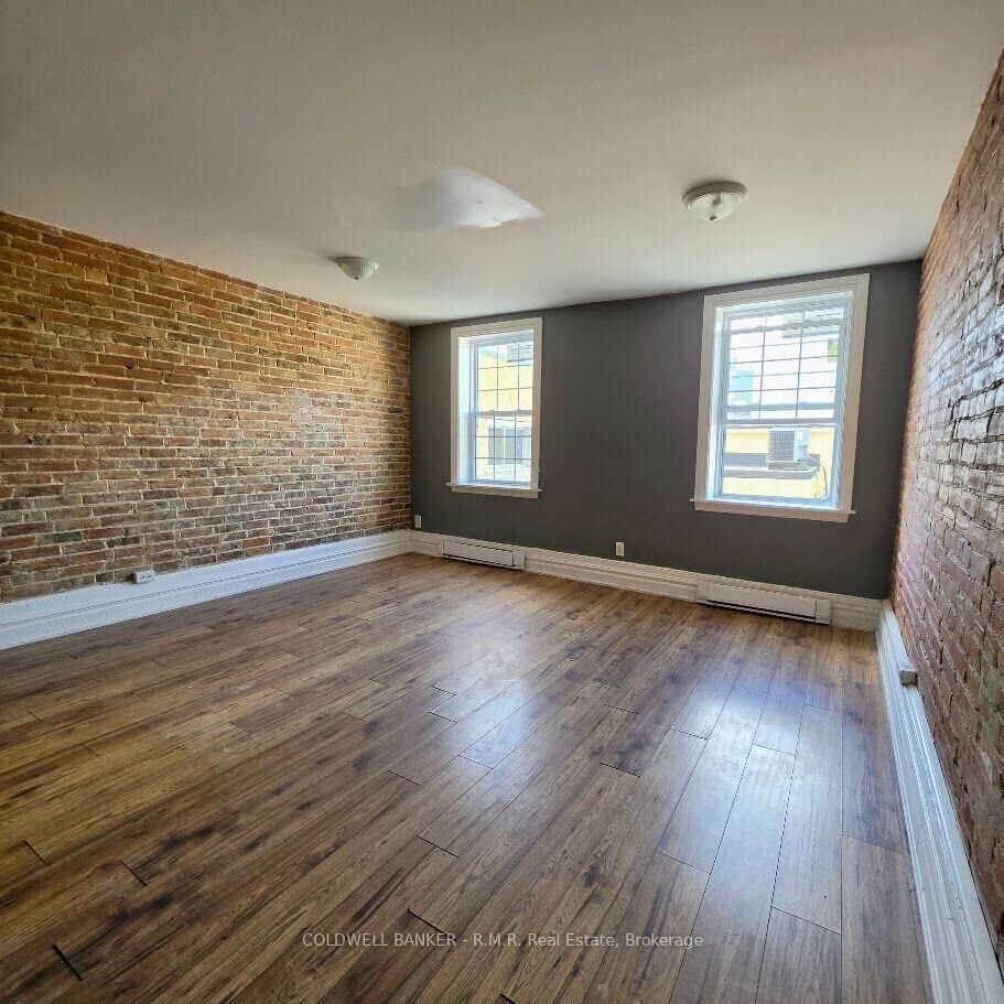 Property Photo:  47 William Street N 2  ON K9V 3Z9 