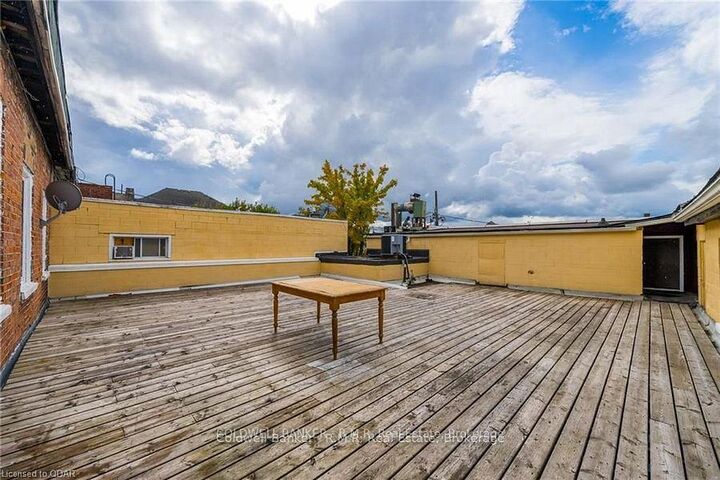 Property Photo: 47 William Street N 4 ON K9V 3Z9