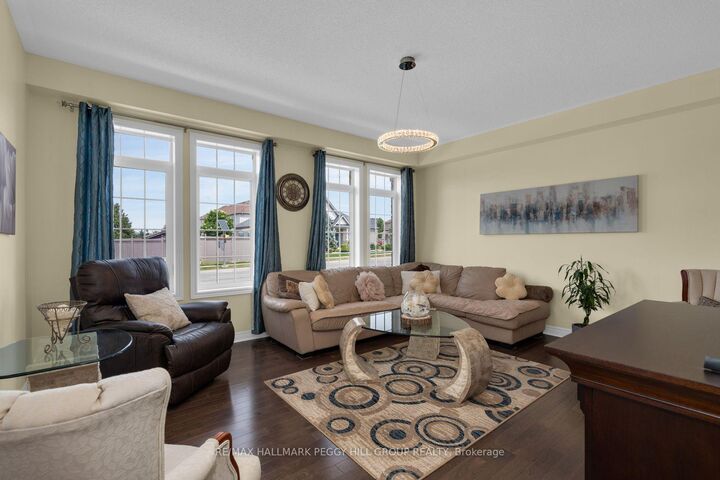 Property Photo: 267 Kozlov Street ON L4N 6R7