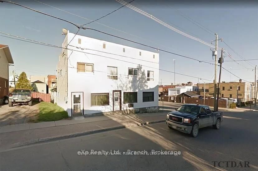 Property Photo: 43 Duncan Avenue S ON P2N 1X8