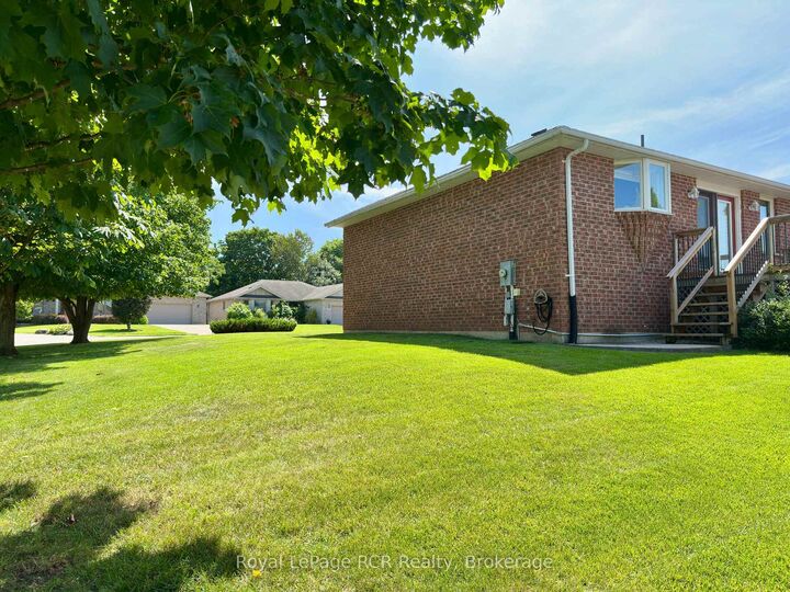 Property Photo:  238 4th Street Crescent  ON N4N 3S2 