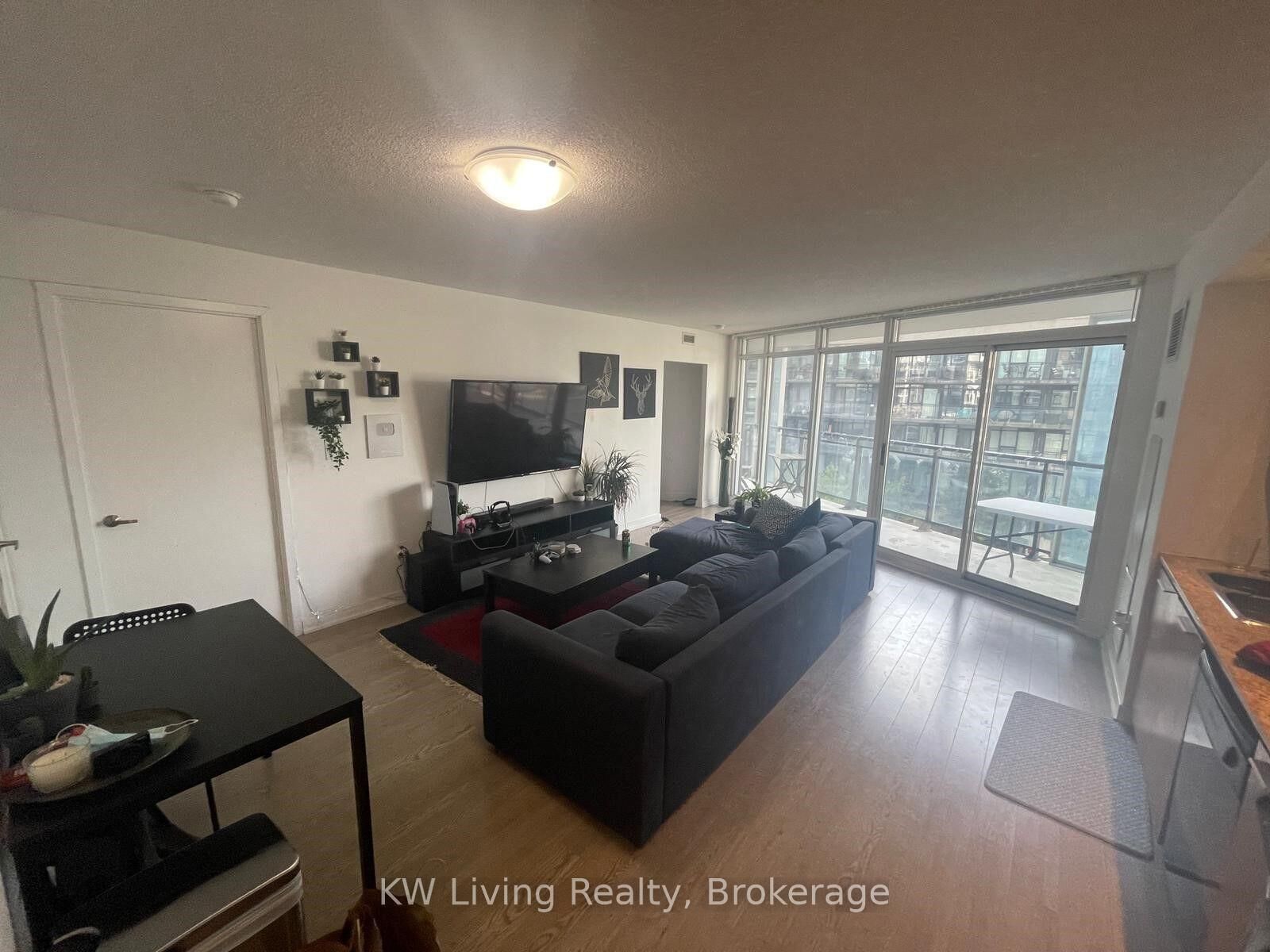 Property Photo:  25 Capreol Court 612  ON M5V 3Z7 