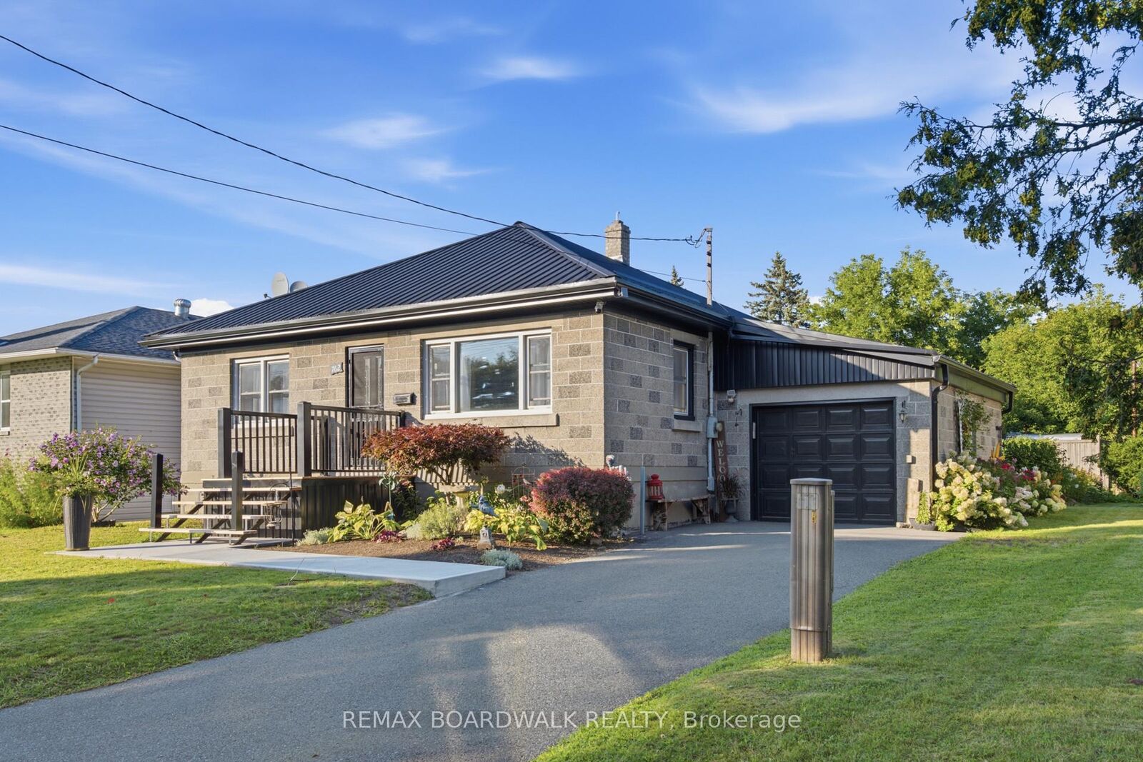 Property Photo:  762 St Lawrence Street  ON K0E 1T0 