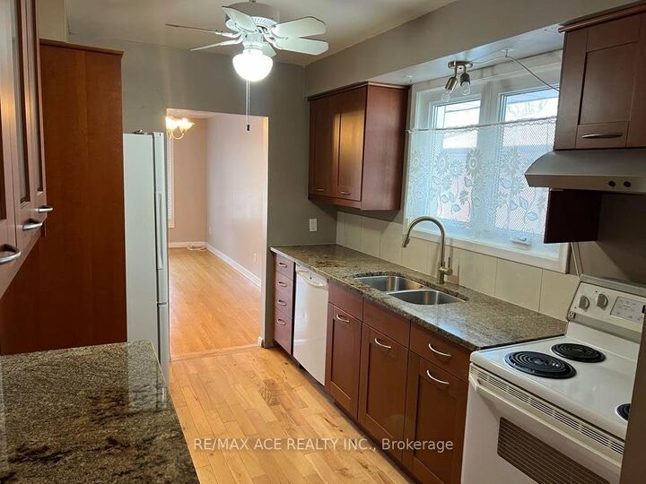 Property Photo:  26 Oakridge Drive Main  ON M1M 2A4 