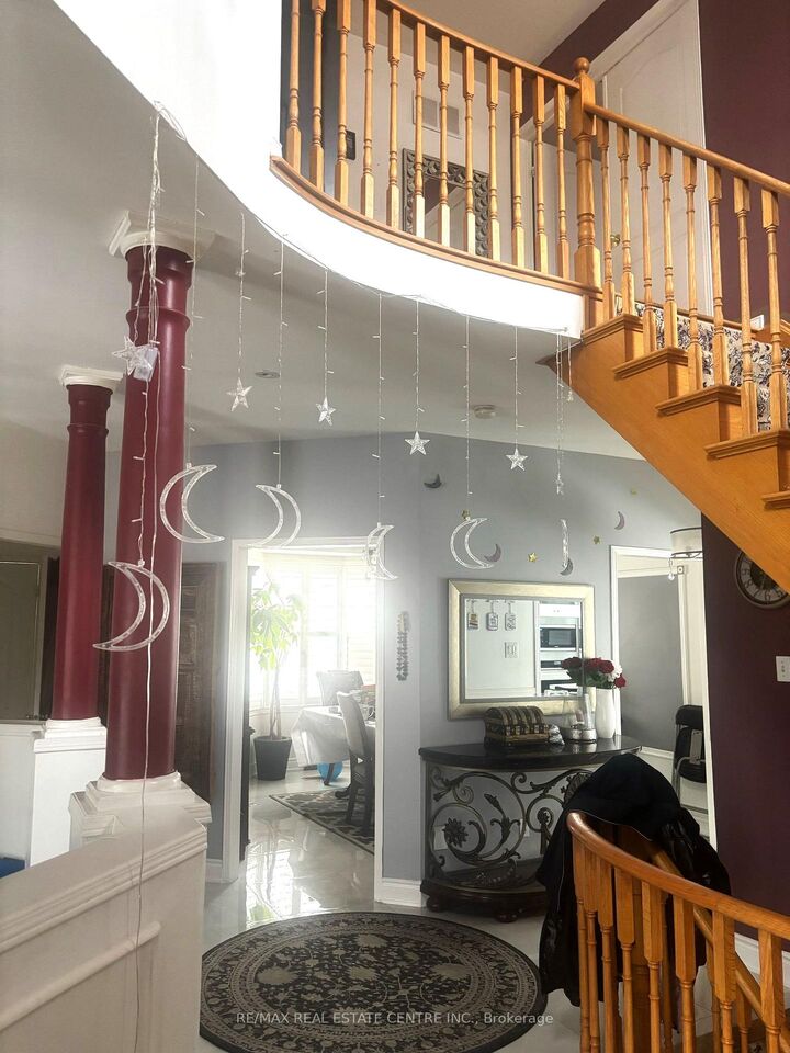 Property Photo:  21 Robertson Davies Drive  ON L7A 1K4 