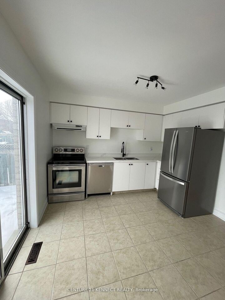Property Photo:  35 Drake Drive  ON L4N 8X4 