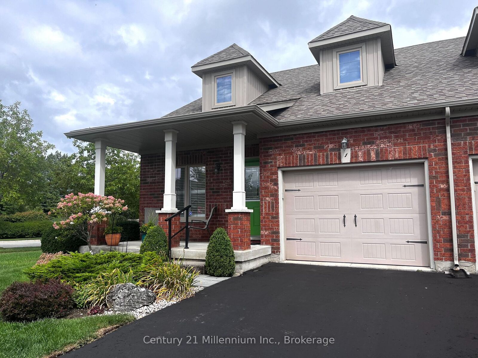 Photo de la propriété:  1 Barr Street  ON L9Y 2L7 