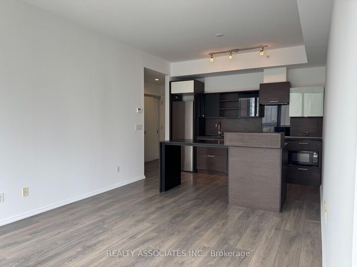 Property Photo: 75 St Nicholas Street 1605 ON M4Y 0A5