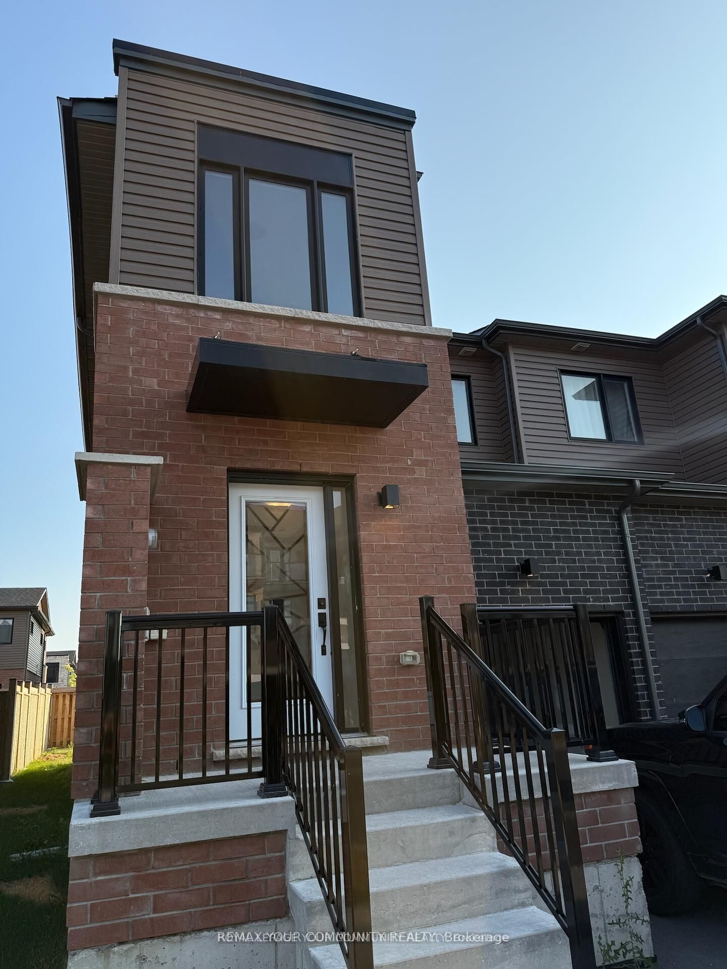 Property Photo:  141 Turnberry Lane  ON L9J 0M4 