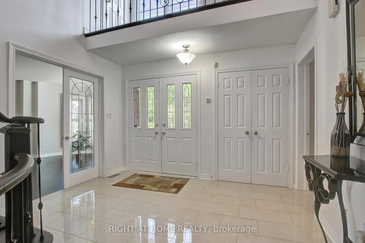 Property Photo:  53 Waltham Crescent  ON L4B 1Z3 