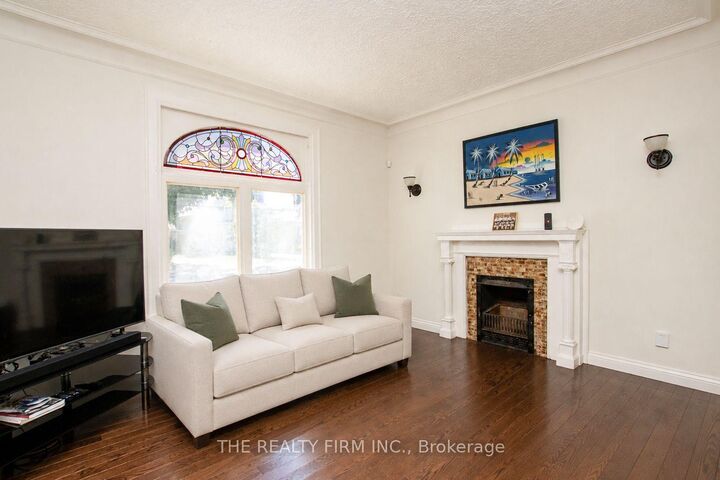 Property Photo: 772-774 Queens Avenue ON N5W 3H6