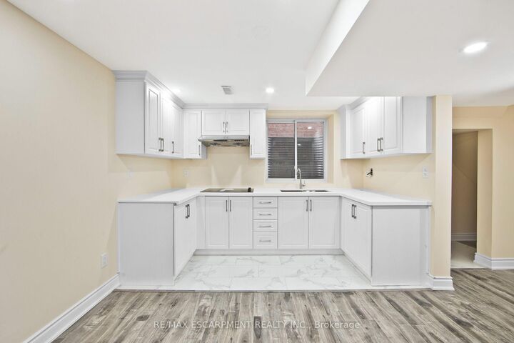 Photo de la propriété:  307 Hinton Terrace Bsmnt  ON L9E 1C8 