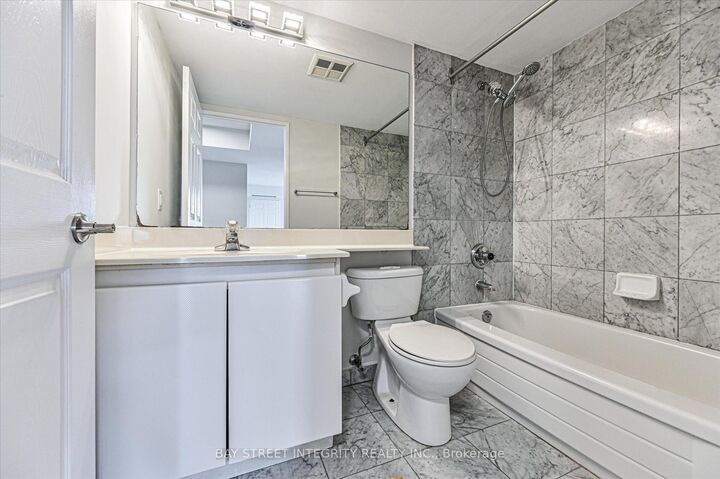 Property Photo:  18 Hillcrest Avenue 602  ON M2N 6T5 