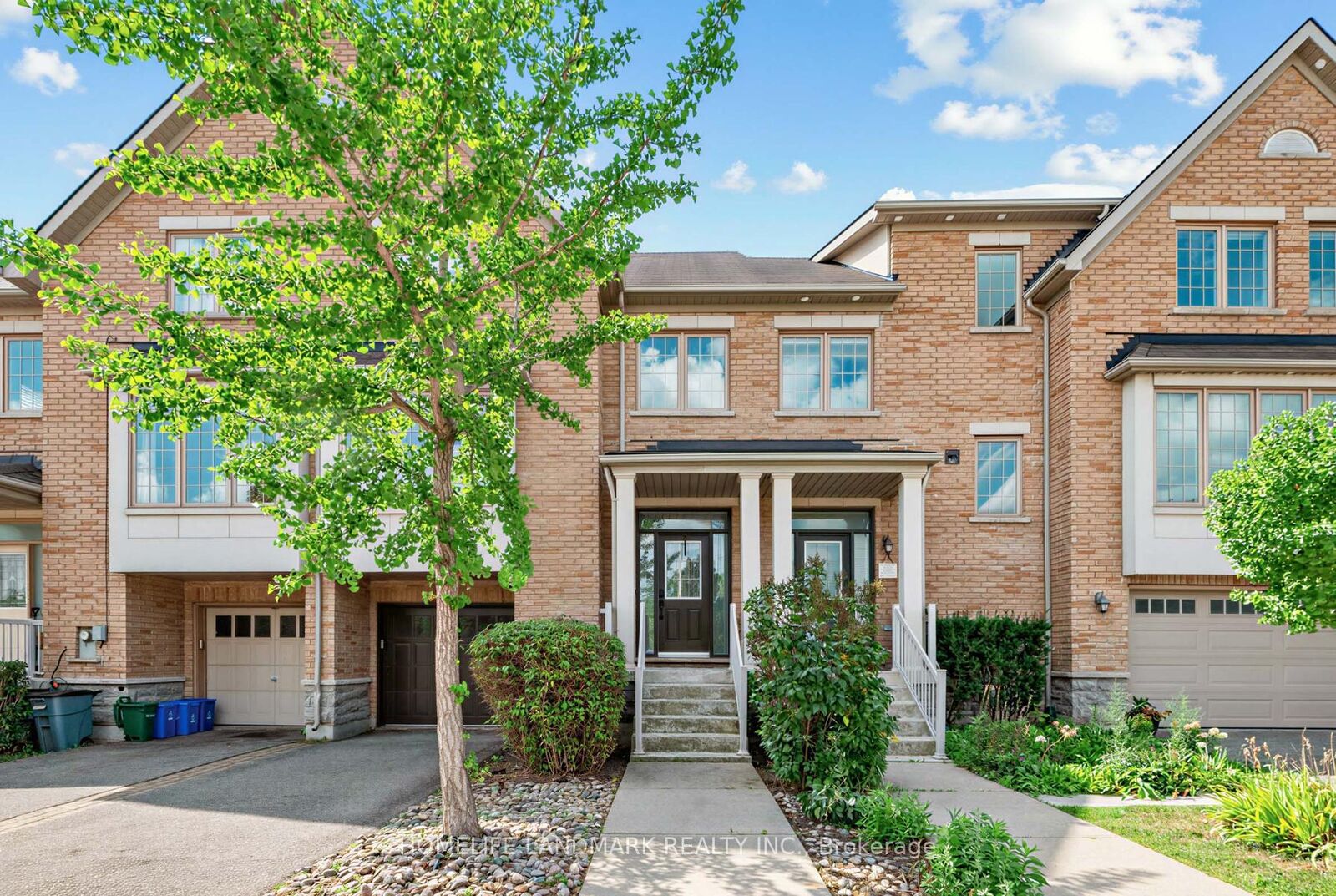 Property Photo: 8900 Bathurst Street 27 ON L4J 8A7