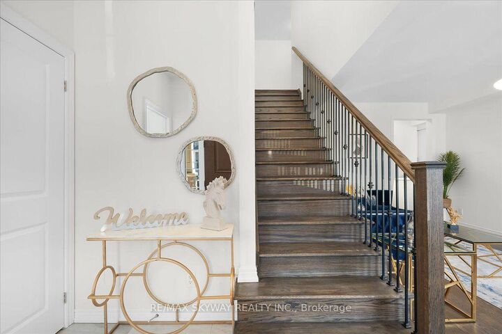 Property Photo: 2 Georgina Street ON N2R 0S6