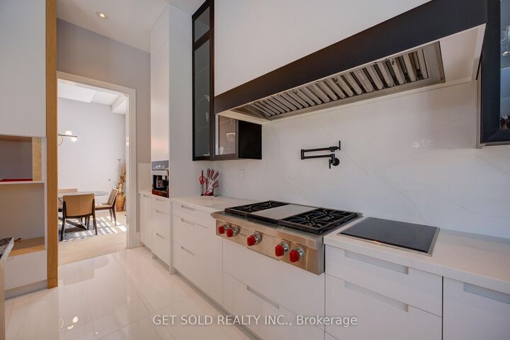 Property Photo: 150 Wolfdale Avenue ON L6L 4S1