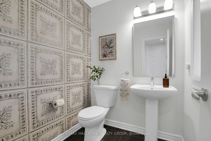 Property Photo: 636 Eagle Crest Heights ON K2S 1G1