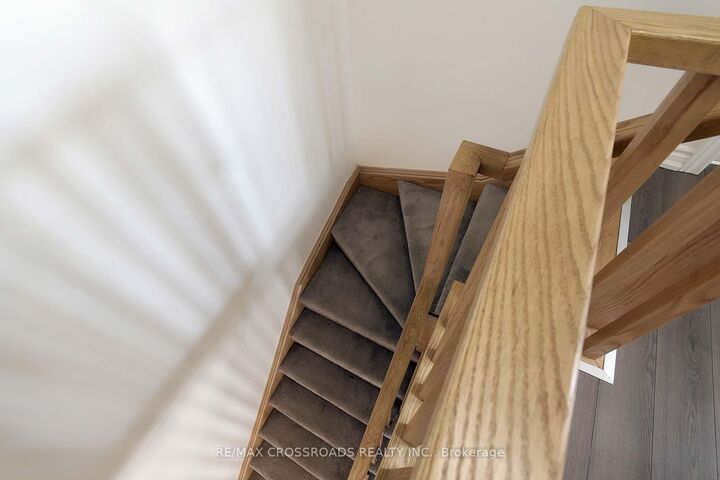 Property Photo: 2726 William Jackson Drive 12 ON L1X 0E6
