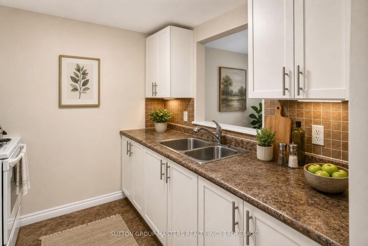 Property Photo: 580 Armstrong Road 114 ON K7M 8M3