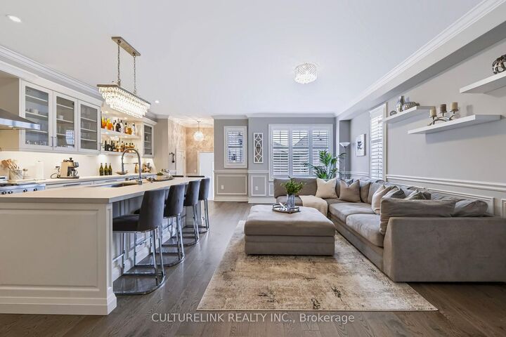 89 Sharonview Crescent — photo 1