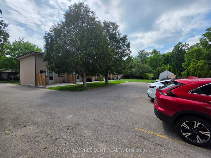 Property Photo: 564 Brookhaven Crescent ON N2L 4R7